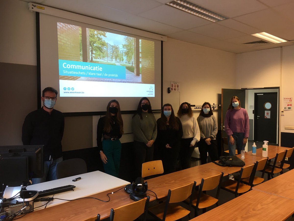 dirkhye's tweet photo. Voor communicatietips groot of klein moet je bij ⁦@Janhendrickx⁩ zijn! Wat was dit weer een super-interessant gastcollege ⁦@AP_Hogeschool⁩. Kennis, expertise en passie voor het vakgebied zijn de ingrediënten van een succesvolle presentatie. Bedankt Jan! #gastcollege https://t.co/WchXUeFfJN