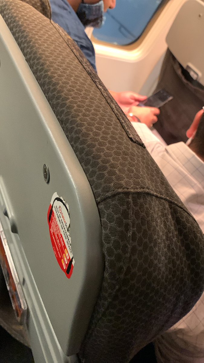 dkj_ca's tweet photo. Never thought that standard would fall at this level , #Sg706 #spicejet , where we are saying India is shining , such an aircraft will certainly diminish the image of Indian Aviation sector https://t.co/fTTJ8BtdYX