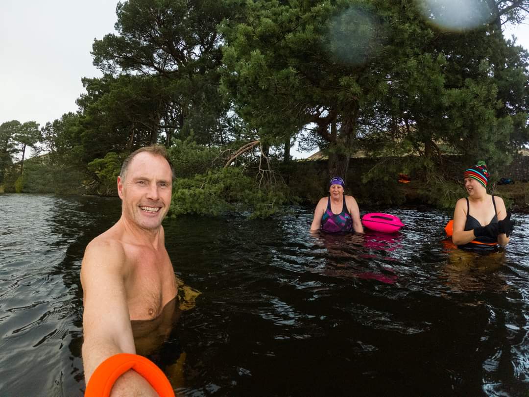 Amandatron89's tweet photo. Prepare for a winter of high gas and electricity prices by getting acclimatised to the cold now!
#ItsNotTHATCold #ReservoirDoggyPaddle #ConferenceSwagInTheWild https://t.co/eFYSOD1aNT