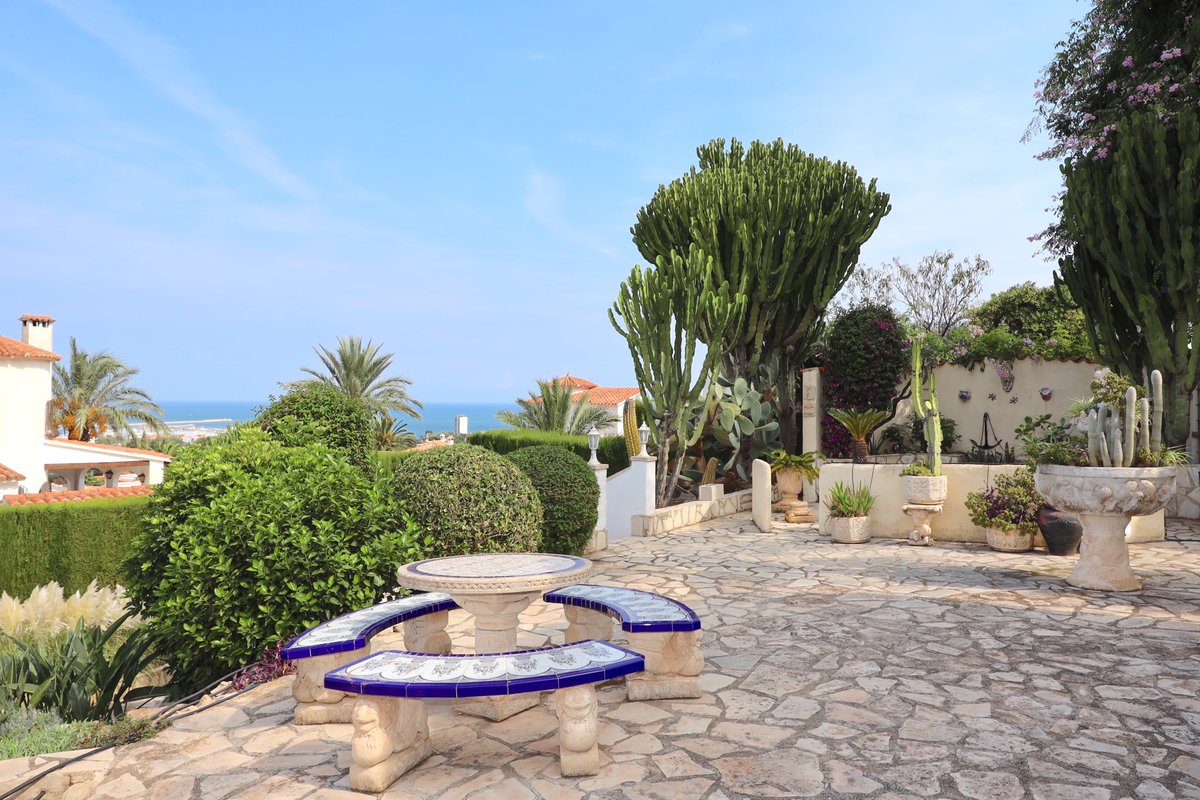 StarckEstates's tweet image. Spanischer Flair in Denia 💃
Mediterrane Villa mit separatem Gästeapartment, drei Schlafzimmer 🛌, pflegeleichter Garten mit Platz für Pool, traumhafter Blick 🌊!! 🤩
Preis: 320.000€ 
👉starck-estates.com/.../haus-villa…
#denia #seaview #seaviewvilla #mountainhome #spanish #traditionalhome