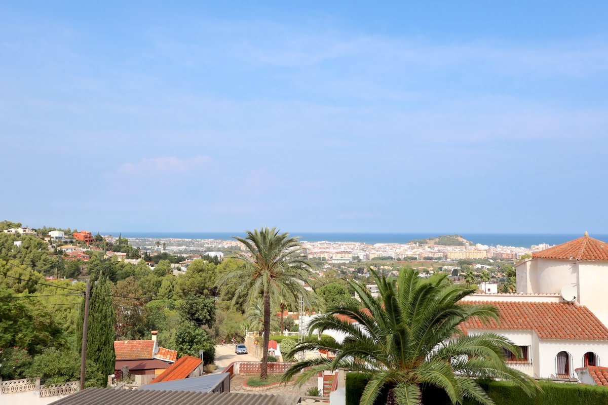 StarckEstates's tweet image. Spanischer Flair in Denia 💃
Mediterrane Villa mit separatem Gästeapartment, drei Schlafzimmer 🛌, pflegeleichter Garten mit Platz für Pool, traumhafter Blick 🌊!! 🤩
Preis: 320.000€ 
👉starck-estates.com/.../haus-villa…
#denia #seaview #seaviewvilla #mountainhome #spanish #traditionalhome