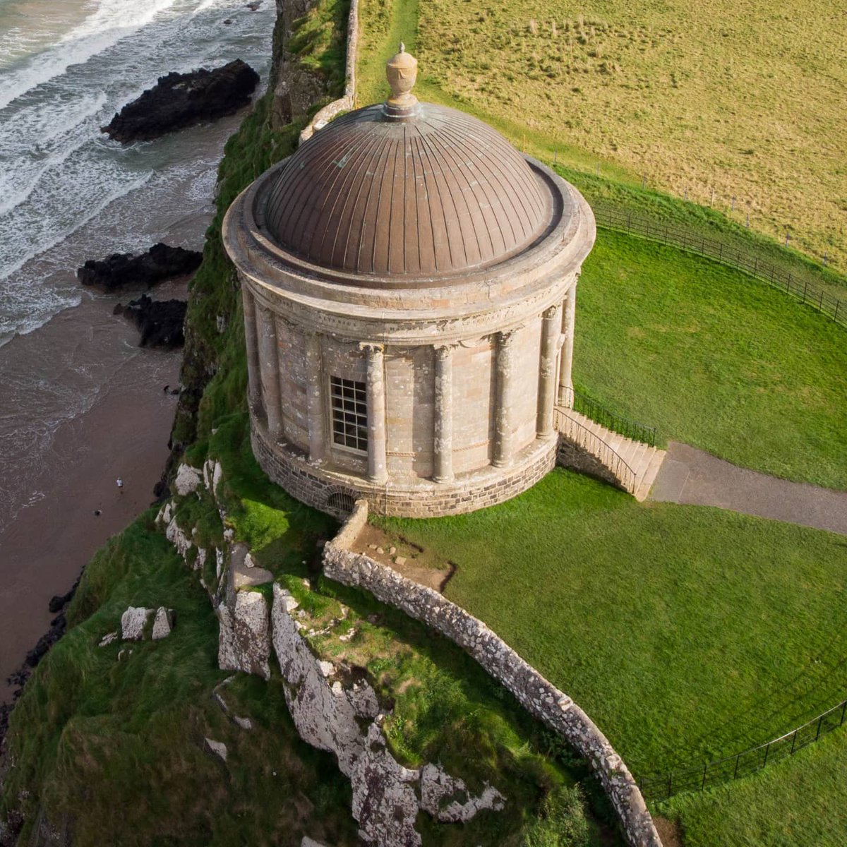 Mussenden Temple. A horse and carriage used to be able.to be driven all the way round it! So close to the edge now...😳

#mussendentemple #antrimcoast #mavicair #dronephotography