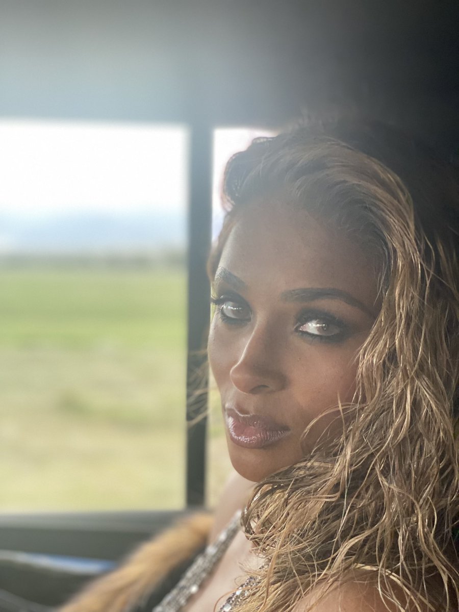 DangeRussWilson's tweet photo. Perfect in every way. God made you for me. He made you to fit perfectly in my arms. An amazing woman &amp; mother. 
Gifts to entertain the world thru Dance, Music &amp; Fashion. 
You Tilt the room! 
You bring JOY &amp; LOVE to ALL things! 
Happy Birthday my Queen! @Ciara https://t.co/fa1yoOL9ki