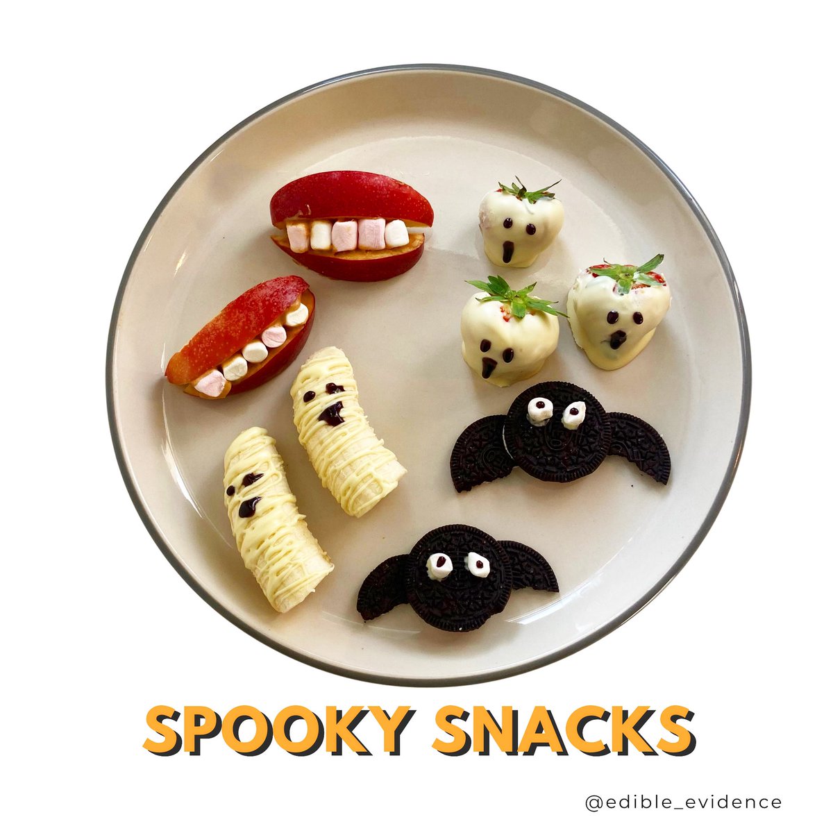 Yes I did just turn 29 👧🏼 but love a novelty shhnack.

🍓 Strawberry ghosts
🍪 Oreo bats
🍌 Banana mummy’s 
🍎 Apple teeth

#dietitian #nutrition #healthysnacks #snacks #simplesnacks #halloweenbaking #halloweensnacks #halloweenrecipes #kidsrecipes #fruit #foodie #nifoodie