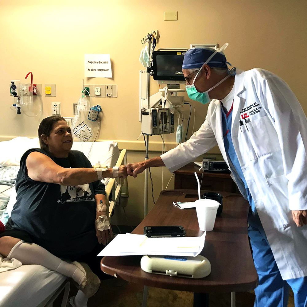 UofLHealth's tweet photo. 𝗪𝗢𝗥𝗟𝗗'𝗦 𝗙𝗜𝗥𝗦𝗧 𝗨𝗣𝗗𝗔𝗧𝗘: Mechelle Giles—the first woman in the world to receive the Aeson total artificial heart implant—is doing well and heading home to Knifley, Kentucky!

Our cardiothoracic surgical team at Jewish Hospital performed the procedure in September. https://t.co/qsPliMfwWb