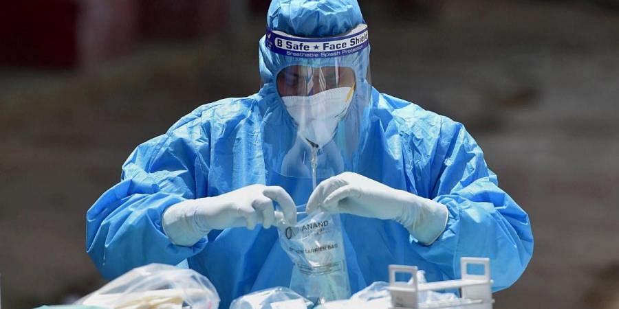 varthabharati's tweet image. ಮಧ್ಯಪ್ರದೇಶ: ಲಸಿಕೆಯ ಎರಡೂ ಡೋಸ್ ಪಡೆದಿದ್ದ ಆರು ಜನರಿಗೆ ಡೆಲ್ಟಾ ಪ್ಲಸ್ ಎವೈ.4.2 ಸೋಂಕು
#madhyapradesh #DeltaPlusVariant 
Read More here varthabharati.in/article/nation…