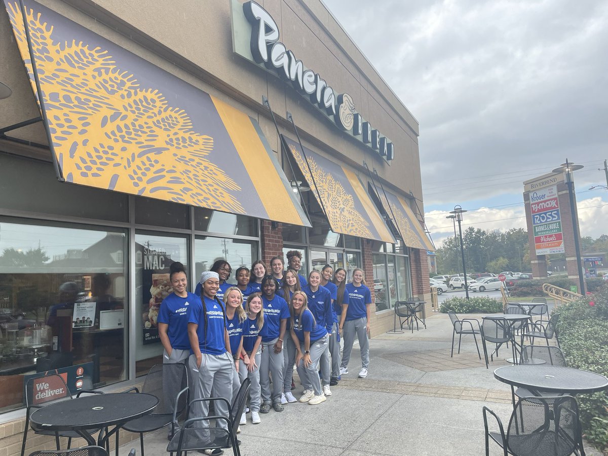 Shorter_WBB's tweet photo. Thank you @panerabread Rome,Ga for being a WBB Sponsor and proving us with an awesome pregame meal. #NoGritNoGlory 🔵⚪️🔵⚪️🦅 https://t.co/25Nln27VBC