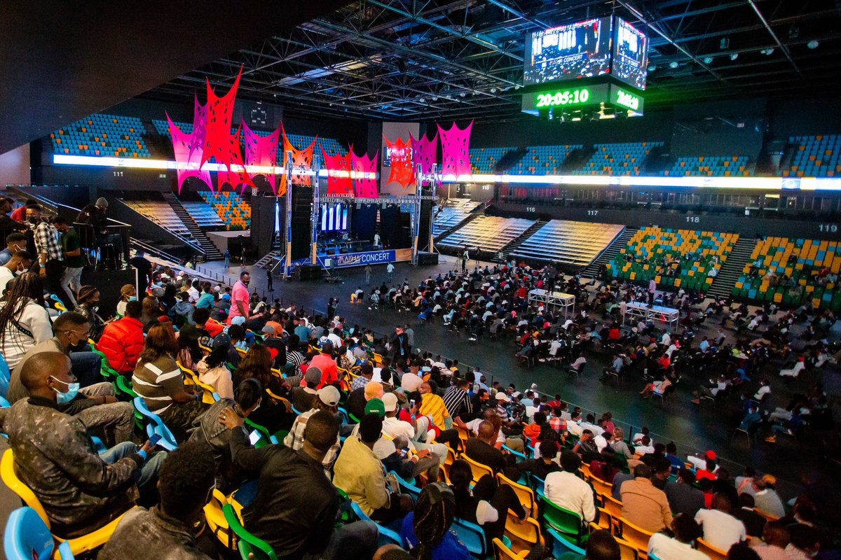 Great turn up @kigaliarenarw tonight. 
Gahunda ni #MaishaKigali 
Hard to believe it's a Monday evening 😂😂😂
#MondayJustGotBetter