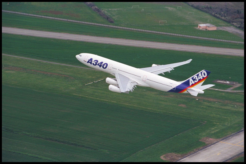 Spicalausa's tweet photo. Happy 30th birthday! 🍻😁#a340lovers #a340 #4engines4longhaul #a340fans @Airbus https://t.co/UoSGM4K76r