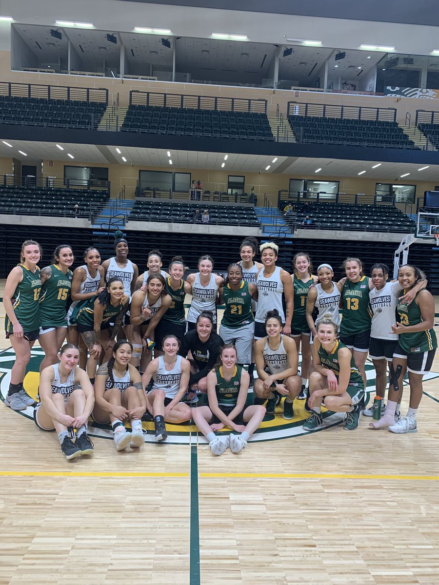 UAAWBB's tweet photo. Big thank you to the alums for helping us out this weekend! 💚💛 https://t.co/ALvxIbWVk2