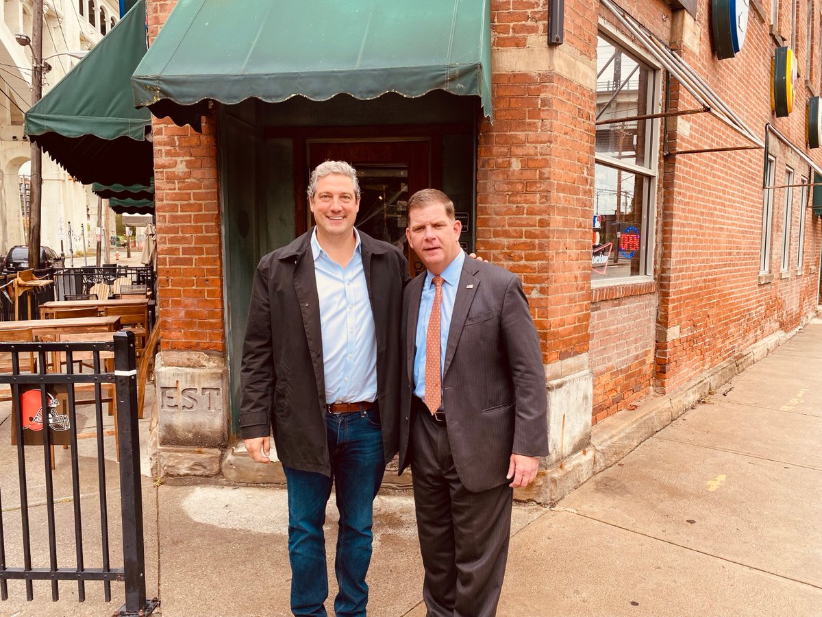 SecMartyWalsh's tweet photo. Grabbed a few burgers today with @RepTimRyan and discussed how @POTUS' #BuildBackBetter agenda will support families and workers in Ohio and across the nation. https://t.co/4OzTaNwI34