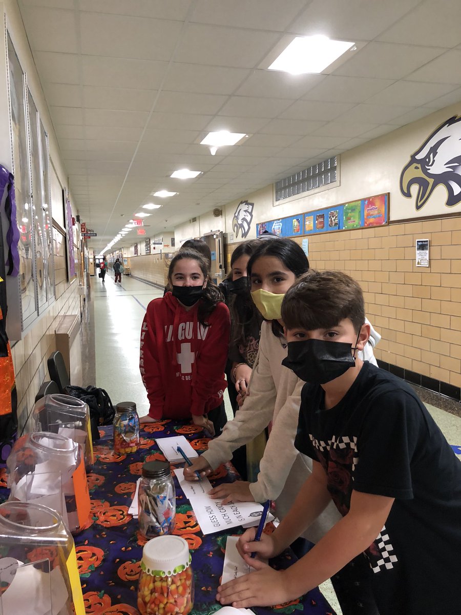 JFK_Bethpage's tweet photo. Spirit Week and Halloween activities are off to a great start! @BethpageUFSD #WeAreBethpage https://t.co/SIumEPwtn5