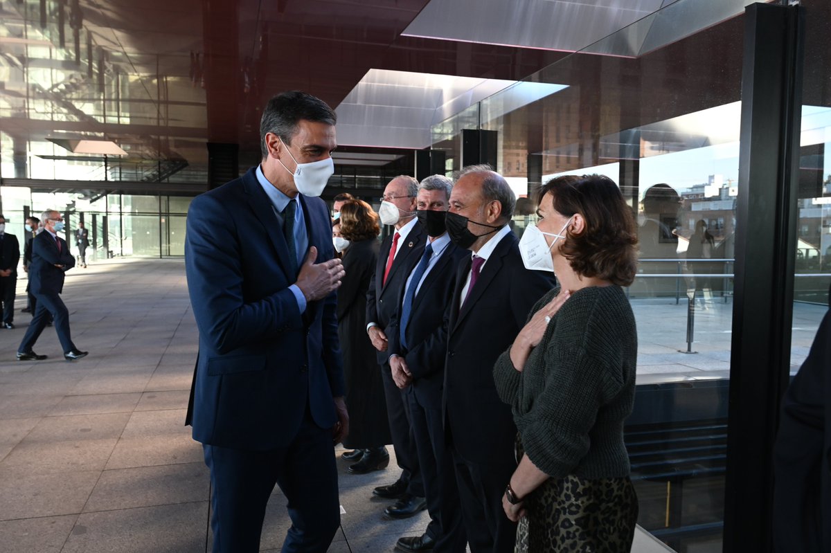 desdelamoncloa's tweet image. 👨‍🎨El jefe del Ejecutivo, @sanchezcastejon, ha presidido hoy, en el @museoreinasofia, el Pleno para la constitución de la Comisión Nacional del #AñoPicasso en 2023, en el 50º aniversario de su muerte. 
 
Tienes toda la información 👇 
lamoncloa.gob.es/serviciosdepre…