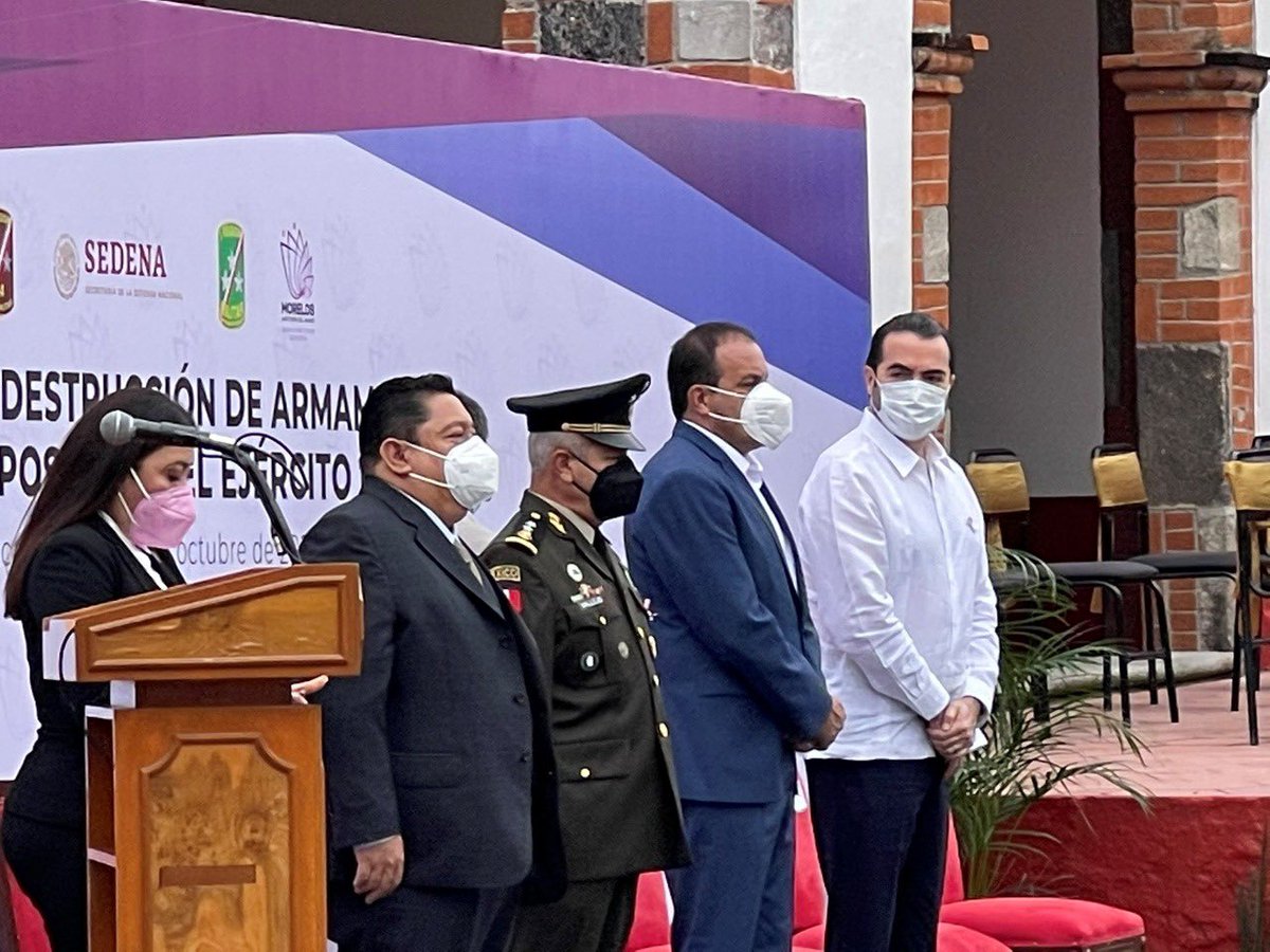 urielgandara's tweet photo. Acompañé esta mañana al General Agustín Vallejo, Cmdte. de la #24aZonaMilitar, al gobernador @cuauhtemocb10 y @ojedapablo, a ceremonia de Destrucción de Armamento Decomisado a Disposición del #EjércitoMexicano. Trabajo conjunto nos hace más fuertes y damos resultados a #Morelos https://t.co/zrrVkFQ45p