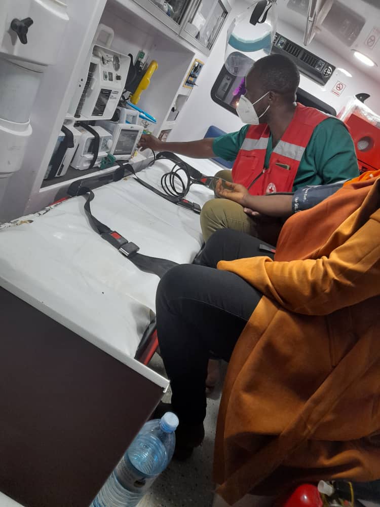 inakasiita1's tweet photo. Swift Bus incident survivors still at the incident scene. @PoliceUg and @UgandaRedCross emergency medical team still on ground, offering life services services.
#Swiftbus #suspectedbombblast https://t.co/0xWpT8uTJ0