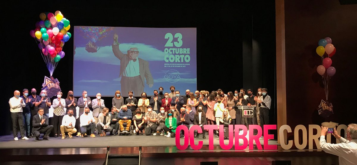 octubrecorto's tweet photo. 📸🎬📽️🎬🎟️un fin de fiesta inolvidable conducido por el enorme @LuisLarrodera
Con menciones especiales a nuestro #premiociudadarnedo @garrido_aura GRACIAS a todas y todos los que lo hicisteis posible 🙏🙏🙏❤️❤️❤️ https://t.co/upZMOHgVAh