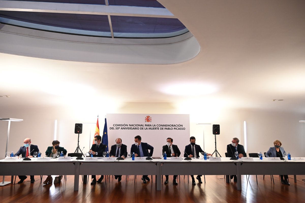 desdelamoncloa's tweet image. 👨‍🎨El jefe del Ejecutivo, @sanchezcastejon, ha presidido hoy, en el @museoreinasofia, el Pleno para la constitución de la Comisión Nacional del #AñoPicasso en 2023, en el 50º aniversario de su muerte. 
 
Tienes toda la información 👇 
lamoncloa.gob.es/serviciosdepre…
