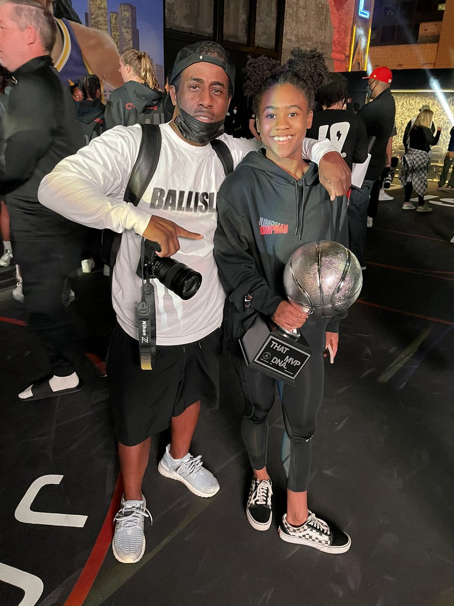 AthenaTom2024's tweet photo. Appreciate u always coming out to support us ladies @egbhoops! Always got your 📸! @Jumpman23 #futureisfemale https://t.co/SgMfWReakD