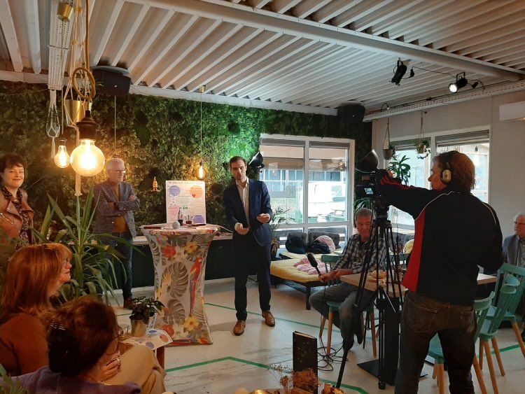 Vanmiddag hebben we in de wijk Oost een wijkpact getekend met veel maatschappelijke organisaties. Betere samenwerking onderling, concrete aanspreekpunten voor bewoners en een duidelijke sociale kaart. Complimenten voor de initiatiefnemer(s) <a href="/AnjavanderAa/">Anja van der Aa</a>.