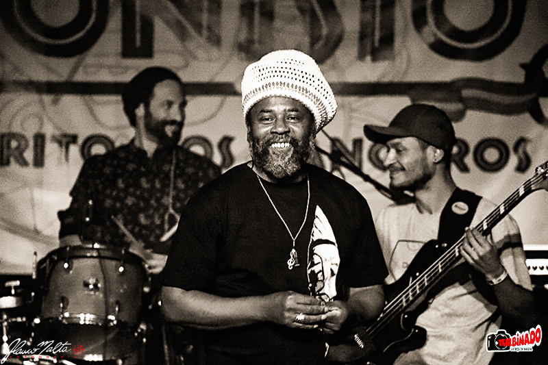 PAULO DIONÍSIO TOCA NA ÍNTEGRA O NOVO ÁLBUM “O ESPÍRITO DOS LANCEIROS” NO SHOW DE LANÇAMENTO

Crédito da foto: <a href="/GlaucoMalta/">GLAUCO MALTA</a> 

#PauloDionísio #Reggae #Showaovivo

turbinado.art.br/site/artigos/n…