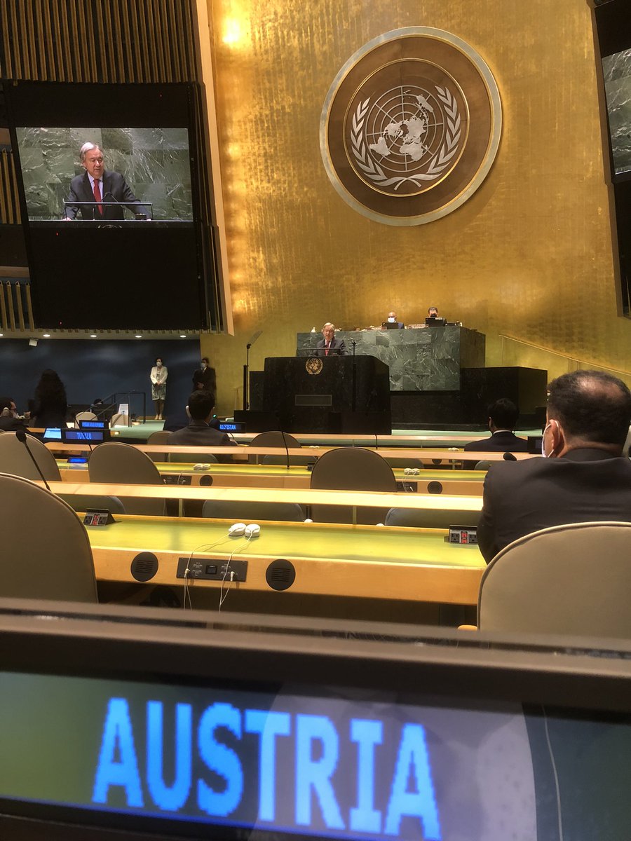 AM_PSC's tweet photo. Happening now:
UN Secretary General @antonioguterres addresses #UNGA, outlining the key objectives of his landmark report Our Common Agenda, and encourages UN member states to support its implementation:
„Change takes courage“.
#Diplomacy
#multilateralismatwork https://t.co/d4CF9QOw7Y