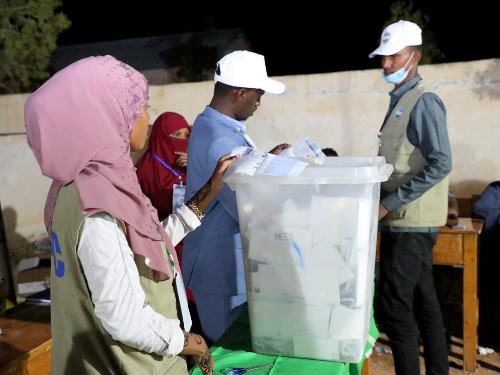 Punsaa_PL's tweet photo. In #Qardo district, the counting of votes is ongoing today
#PLGE https://t.co/PXwxokhgCz
