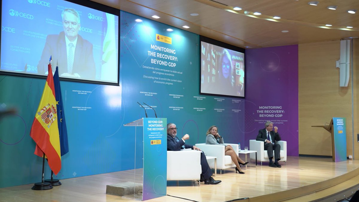 NadiaCalvino's tweet image. Many thanks to @JosephEStiglitz @PaoloGentiloni @MathiasCormann @carmenmreinhart for very interesting discussion #BeyondGDP.

… and to @_minecogob &amp;amp; @ElcanoJjRuiz for organizing and moderating this high level panel.