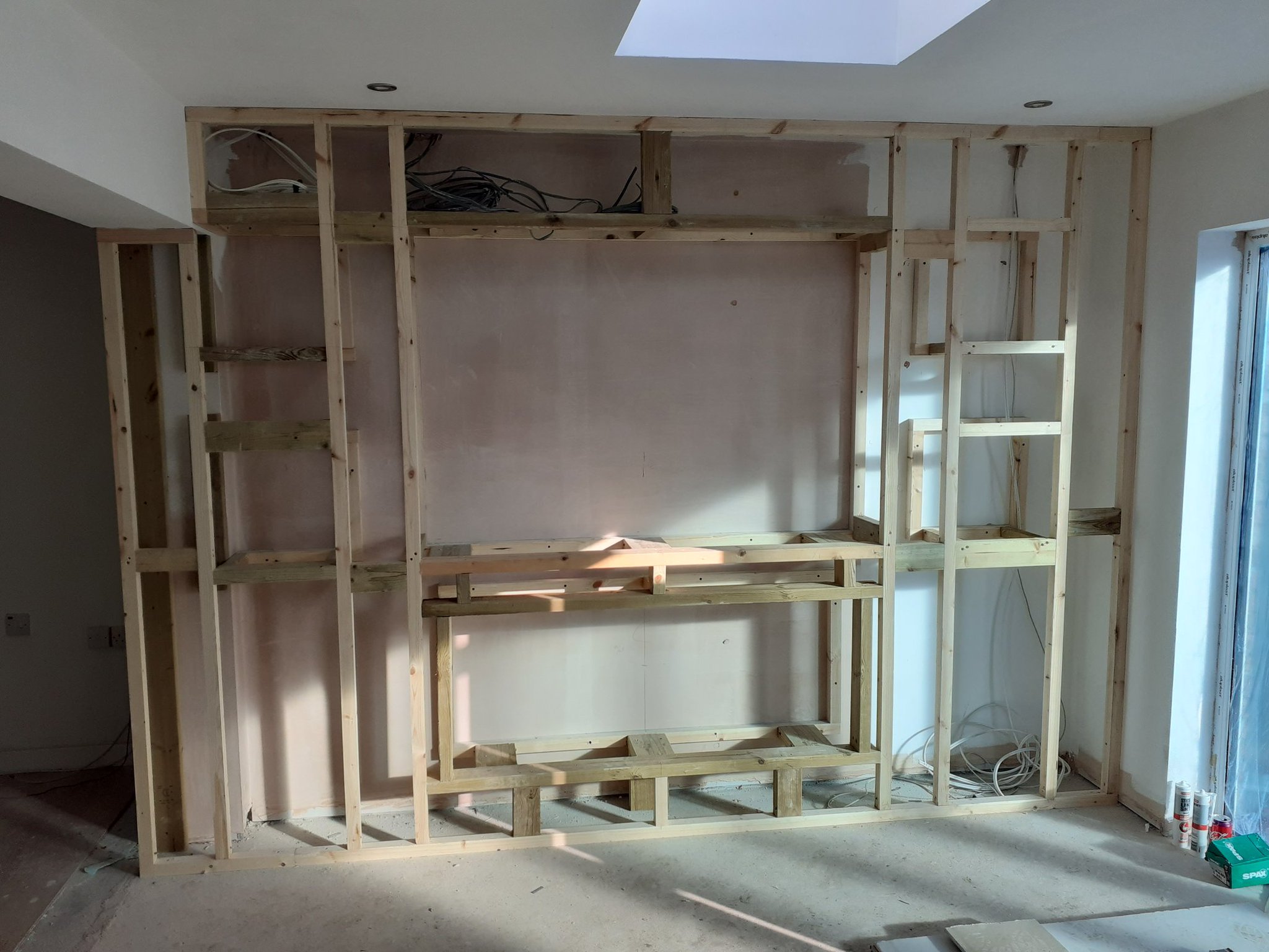 Cutting It Fine🏴󠁧󠁢󠁳󠁣󠁴󠁿 on Twitter "Framing a stud wall with apertures