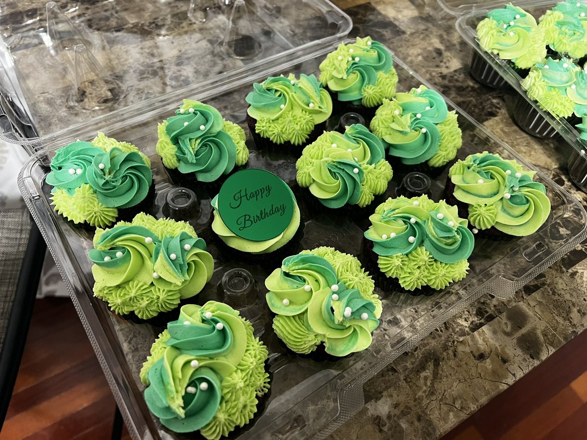 a_brianaXO's tweet photo. Just stopping by 👋🏼 to.. well.… ya know. Promote my talent/business 🧁💚
Link in my bio. Ig: ashxthemoneybaker
📍Laurel, MD … um.. book with me? Lol 🥰🥳🌈🧁 https://t.co/m0IwJoS4EP
RT! #dmvcupcakes https://t.co/w64KsVnFI0