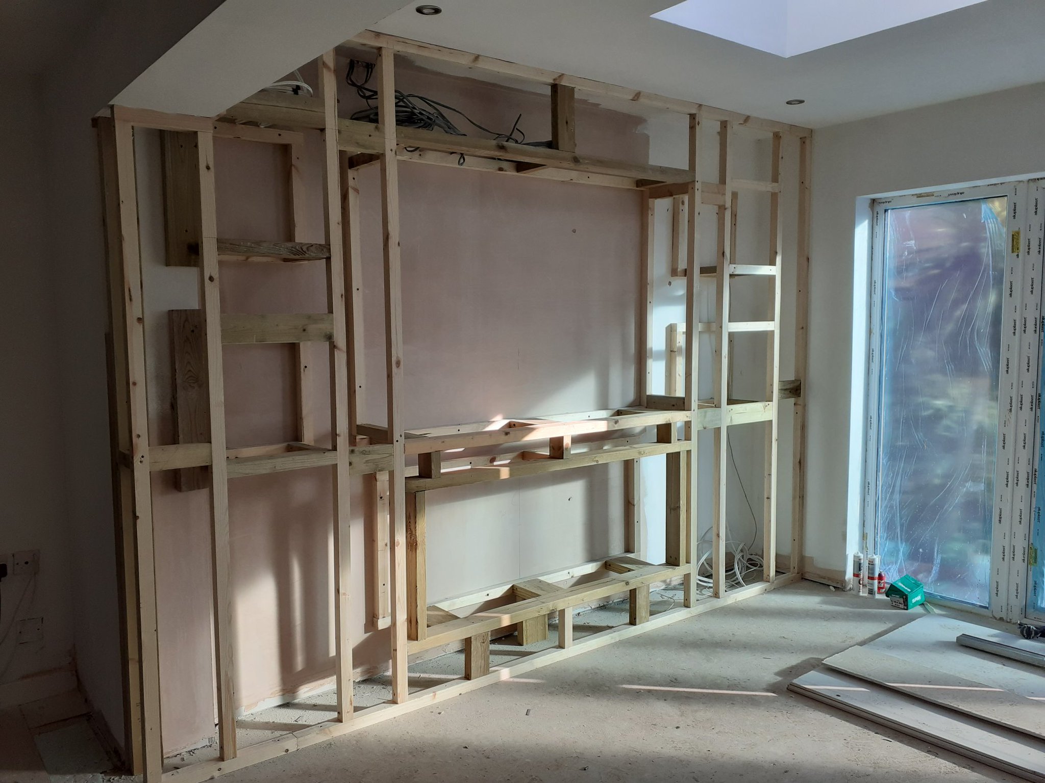 Cutting It Fine🏴󠁧󠁢󠁳󠁣󠁴󠁿 on Twitter "Framing a stud wall with apertures