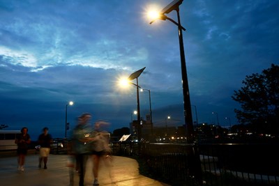 The university has installed eight solar-powered streetlights along the new Northern Canal Overlook on East Campus. The lampposts were funded in part by a $10K grant from the Lowell Green Community Partnership, an alliance between UML and the city. bddy.me/3jCWV8S