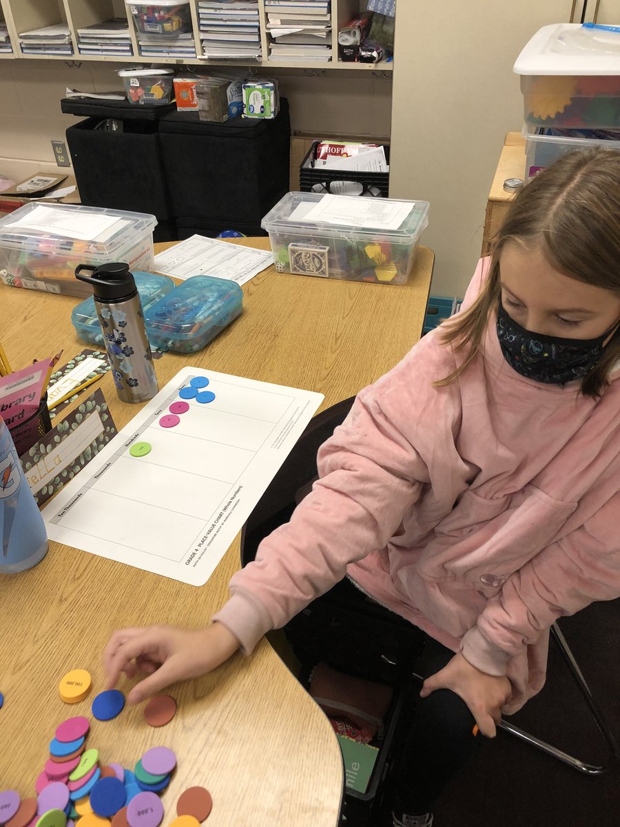 moore_uve's tweet photo. In math today ST’s used place value chips and mats as a way to explore how and why division works. ST’s told me that division is actually “repeated subtraction” and “all groupings must be equal.”  I can’t wait to see what our class discovers tomorrow.  #UVEMADE #Concretlearning https://t.co/4fAaNK7EYx
