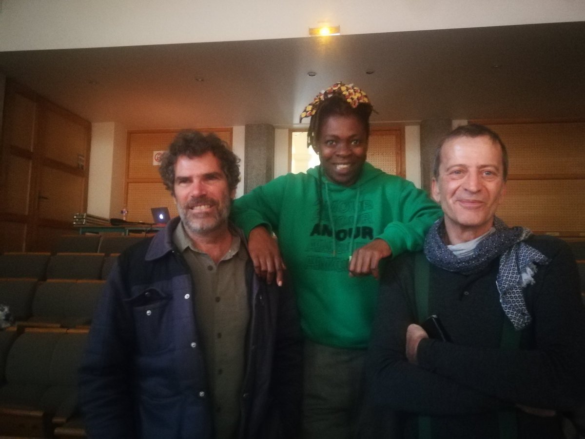 Petite visite à ma copine <a href="/PrincessErikaPr/">Princess Erika</a> en résidence à @salleAdagio sous le regard et les oreilles attentives de @louisvillesings