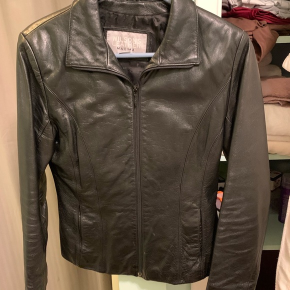 Dougs_Life_'s tweet photo. So good I had to share! Check out all the items I'm loving on @Poshmarkapp #poshmark #fashion #style #shopmycloset #wilsonsleather #rayban #adidas: https://t.co/zRwrlDf7I0 https://t.co/ZAkmxEylHp