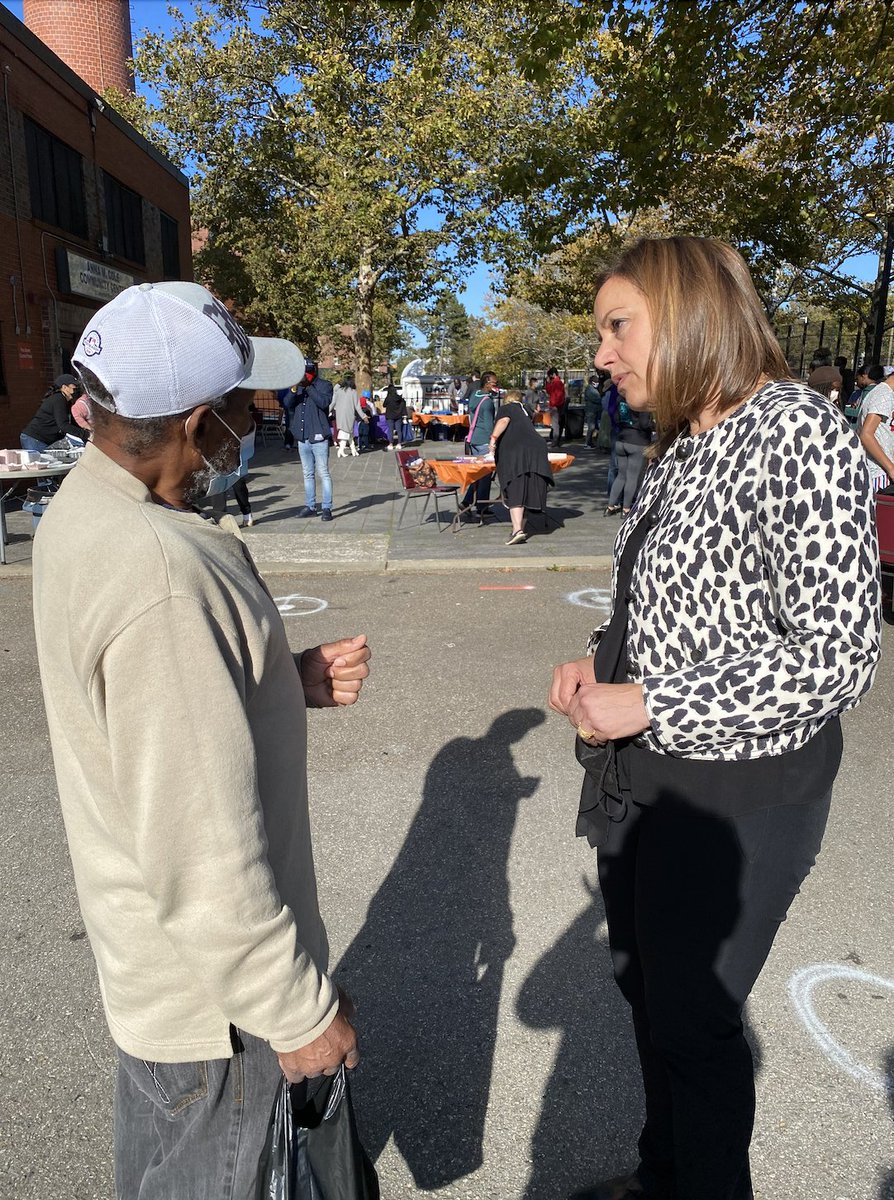 MaryTamerBoston's tweet photo. Busy weekend for #TeamTamer! Kicking off with early voting, then onto the Holy Name School fundraiser, to the Forbes Rally in JP, painting the “You Are Loved” mural, grabbing a bite at The Joint, joining the candidates’ forum, and finishing with the Jamaica Pond Lantern Parade. https://t.co/oVzhlZ2iya