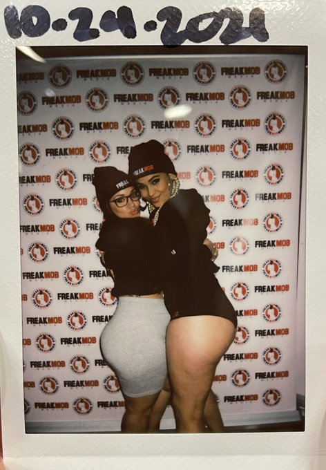 Love this picture to death 🥺 my baby @JeylaSpiceXxX &hearts;️&hearts;️&hearts;️&hearts;️&hearts;️&hearts;️&hearts;️ https://t.co/nMmlWKJDw8<a class="tags" href="/tag/jeylaspicexxx">@jeylaspicexxx</a>