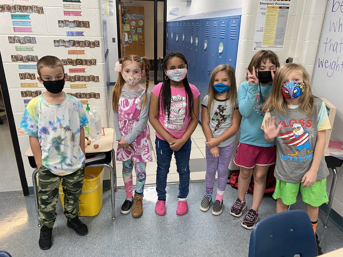 SolleyAACPS's tweet photo. Our #AACPSAwesome students are  Mismatched on Monday to kickoff our Spirit Week! We are #solleystrong. #Mismatched #spiritweek https://t.co/2T2DHgqBIC