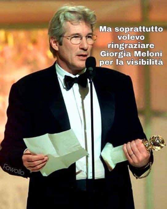 raffothebaffo's tweet photo. Io sono Richard. Sono un uomo.
Sono un padre. Sono buddista.
#richardgere #visibilita #Meloni #Giorgia https://t.co/7HvsFKpbyJ