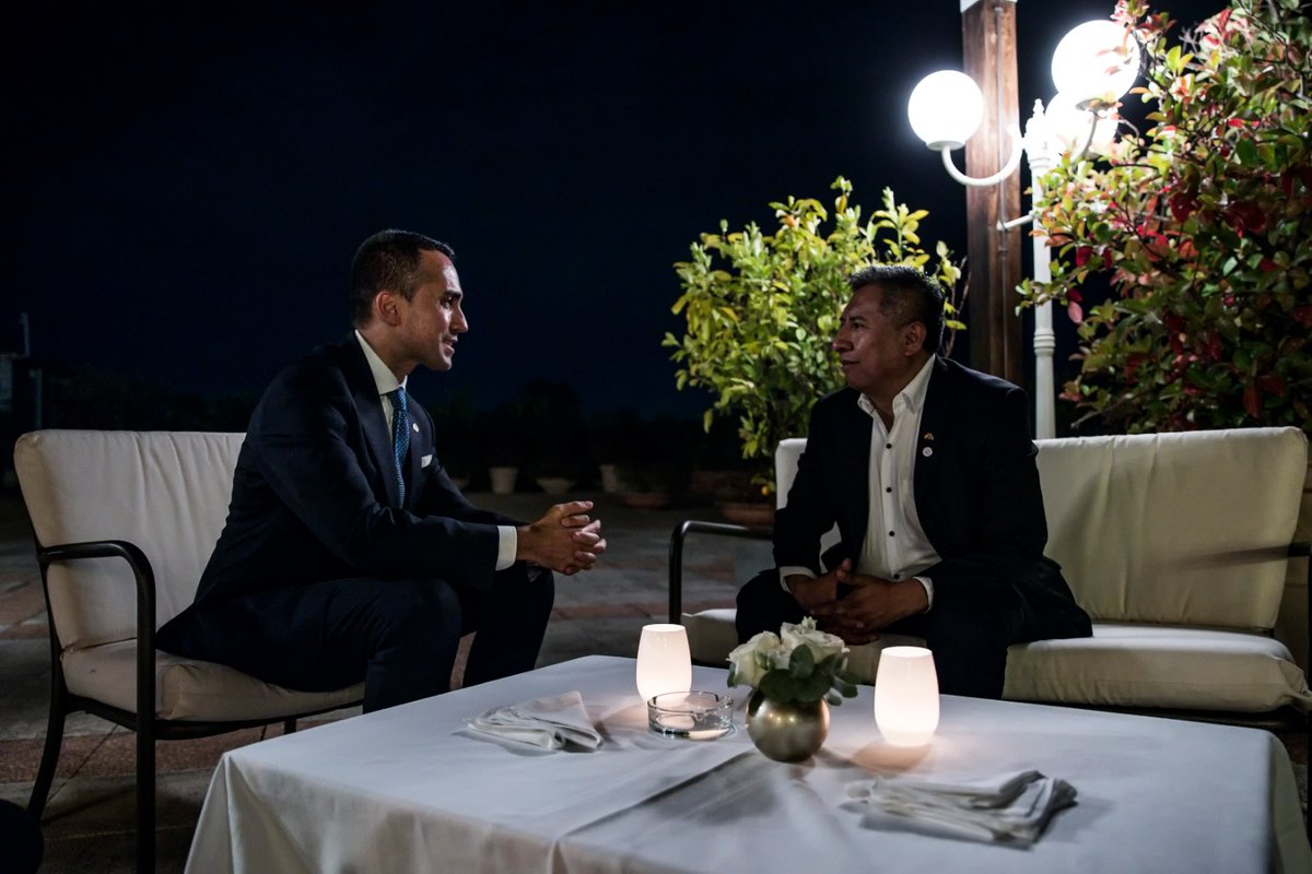 ItalyMFA's tweet photo. Incontro Min @luigidimaio con omologo boliviano, @RogelioMayta_Bo
Sostegno🇮🇹 al rafforzamento istituzioni democratiche🇧🇴, apprezzamento per collaborazione con missione🇺🇳 @UNHumanRights e partecipazione ai programmi Falcone e Borsellino e @ELPAcCTO 🇪🇺. Casi #Maggioni e #Senis https://t.co/nGxpHK09iV