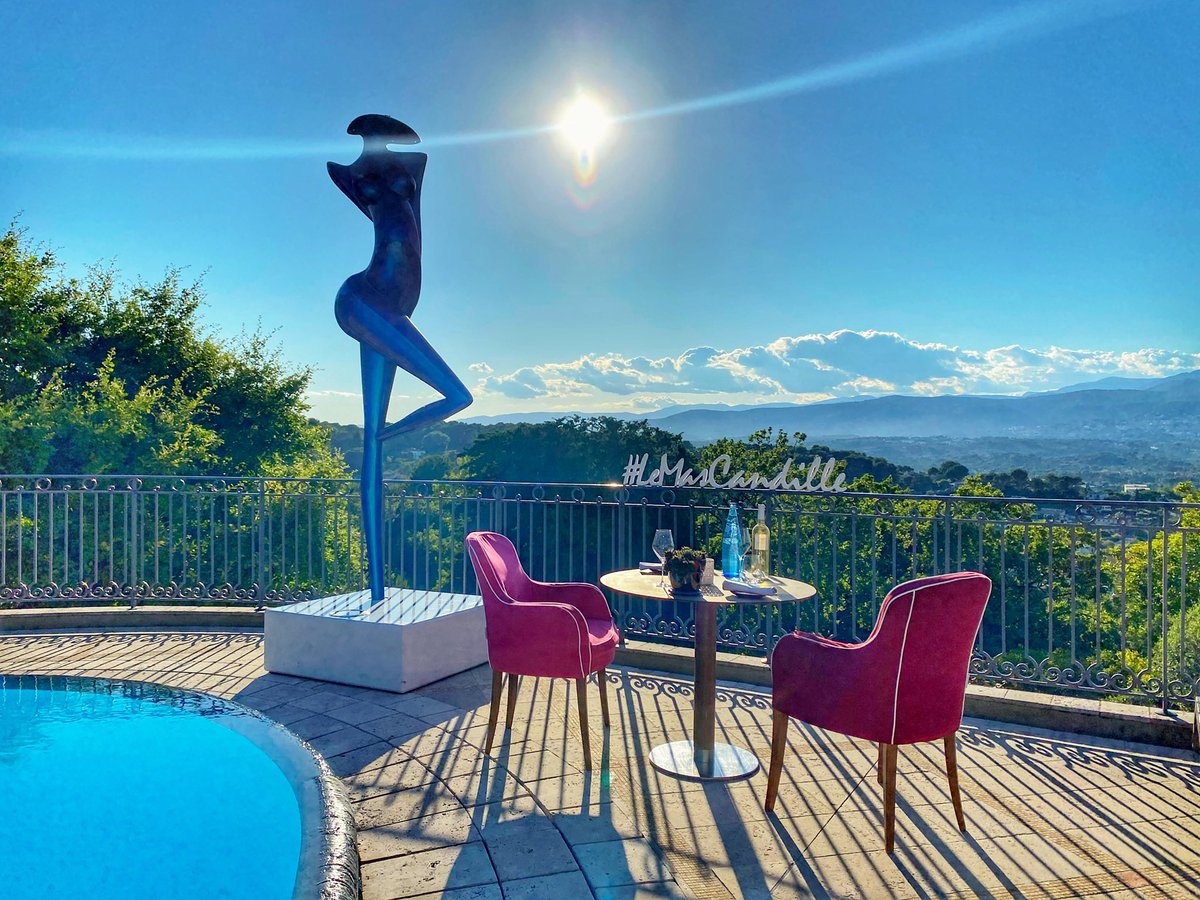 Best seat in the house! 😍🥂

<a href="/SLHLuxuryHotels/">Small Luxury Hotels of the World</a> <a href="/VisitCotedazur/">Côte d'Azur France</a> #cotedazurfrance