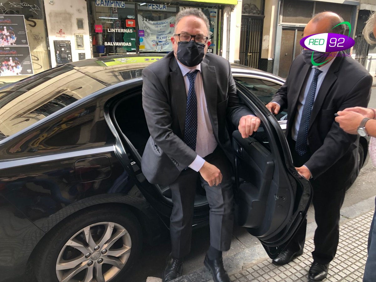 RED92cadadiamas's tweet photo. #AHORA | #Kulfas | #CGERA | #CGT | #Reunión |

El ministro @KulfasM llegó a la sede de CGERA, donde están reunidos con representantes empresariales y también gremiales de la CGT, como Antonio Caló y Romero.

📲 Más info: https://t.co/SPQ4mFlYc9 https://t.co/rDeCcKa8h8