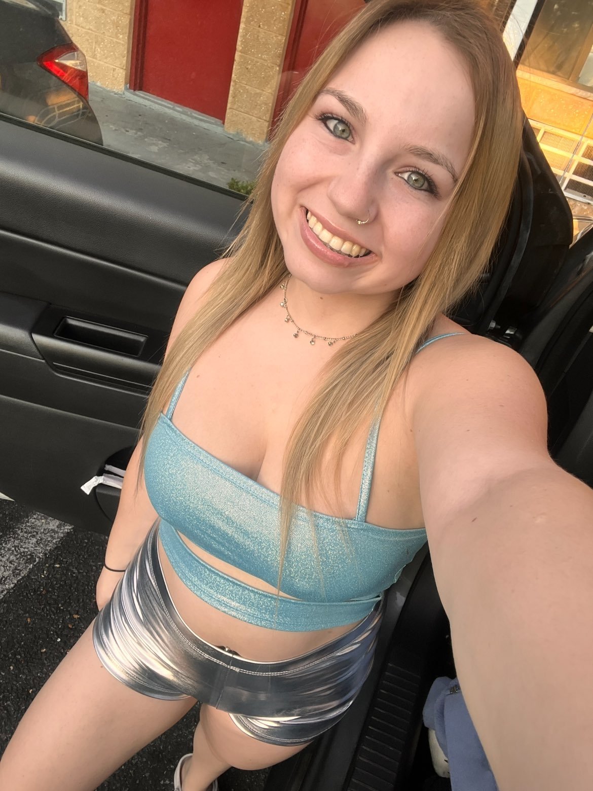 M.P. Shiny 3k on Twitter "🌟Must Follow🌟 LunaBright9 She is gorgeous