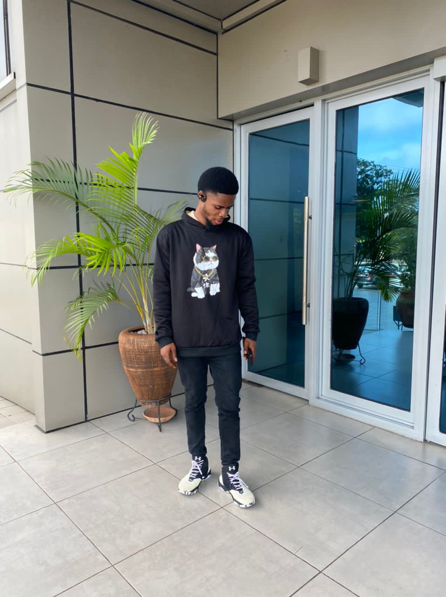2kay_teldem's tweet photo. The hustle brings the dollar. The experience brings the knowledge. The persistence brings success💪So (Jah Bless The Hustlers) ✊
#Teldem !!!
#Mmoh !!!
#StreetPrince 🤴
#TheStreetMC🎤 https://t.co/l84lA3G8kM