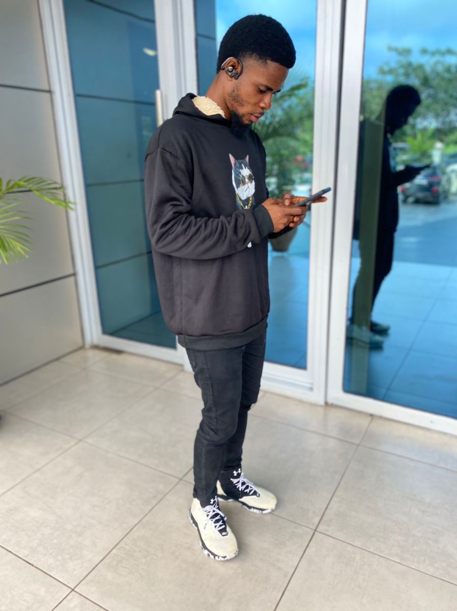 2kay_teldem's tweet photo. The hustle brings the dollar. The experience brings the knowledge. The persistence brings success💪So (Jah Bless The Hustlers) ✊
#Teldem !!!
#Mmoh !!!
#StreetPrince 🤴
#TheStreetMC🎤 https://t.co/l84lA3G8kM