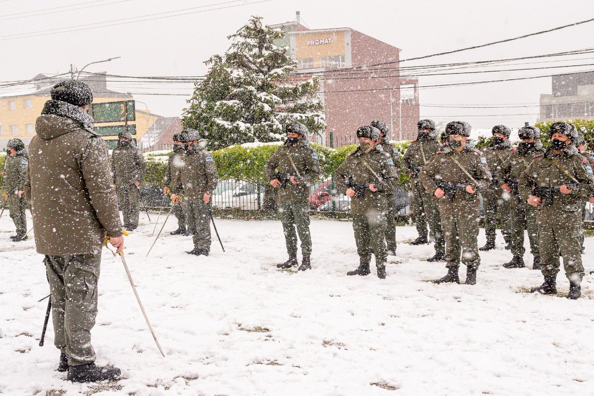 🇦🇷 8° ANIVERSARIO DE CREACIÓN DE LA AGRUPACIÓN XIX “TIERRA DEL FUEGO”
 
<a href="/gustavomelella/">Gustavo Melella</a>, junto a autoridades provinciales, municipales y de las Fuerzas, participó del acto de celebración por el 8° Aniversario de Creación de la Agrupación XIX “Tierra del Fuego” de <a href="/gendarmeria/">Gendarmería Nacional</a>.