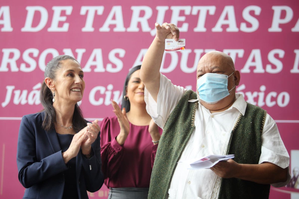 Claudiashein's tweet photo. En la alcaldía Benito Juárez, con el secretario de Bienestar, @TabascoJavier; la subsecretaria @A_MontielR; y la delegada estatal @EstefanyCorreaG; hoy comenzó la entrega de Tarjetas para el Bienestar de las personas adultas mayores de 65 años, un apoyo que otorga el @GobiernoMX. https://t.co/7ndaKssWHC