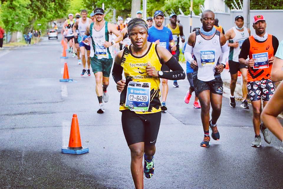 ShimmyMacomo's tweet photo. “You either give 99,9% concentration or kiss your goal goodbye”…maximum concentration moments during the Sanlam Cape Town Marathon 2021.

Race day memories!!🏃🏾‍♂️🏃🏾‍♂️🏃🏾‍♂️

#SanlamCapeTownMarathon2021
#AfricasFirstMajor
#ShutUpAndRun https://t.co/qrB3GQOLJ3