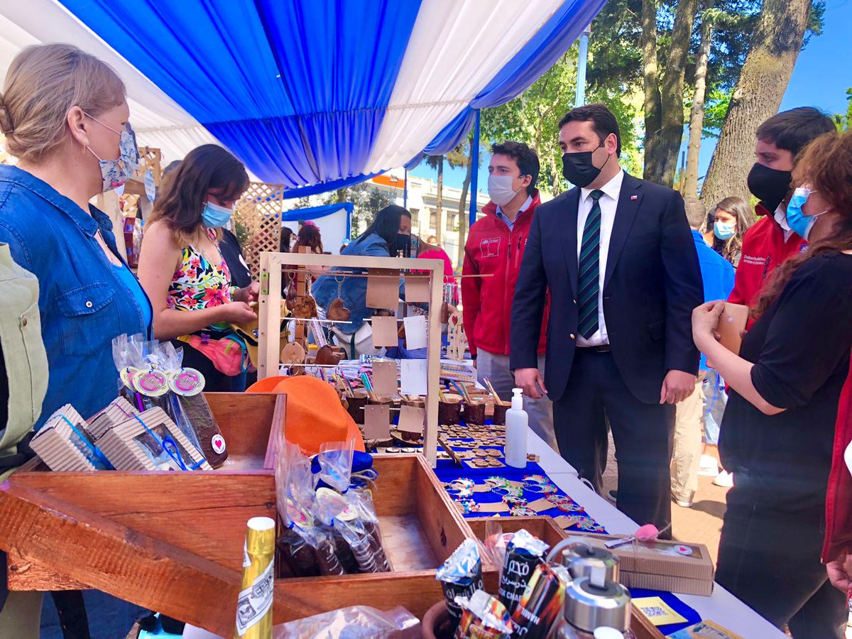 Gob_Interior's tweet photo. Nuestros Delegados Presidenciales junto a autoridades regionales, dieron inicio a la #SemanaDeLaPyme, en la que se realizarán más de 300 actividades presenciales y online a lo largo del país, que involucran a pequeños y medianos emprendedores. #MásPymesQueNunca (1/2)⬇️ https://t.co/IvJPKvQVhb