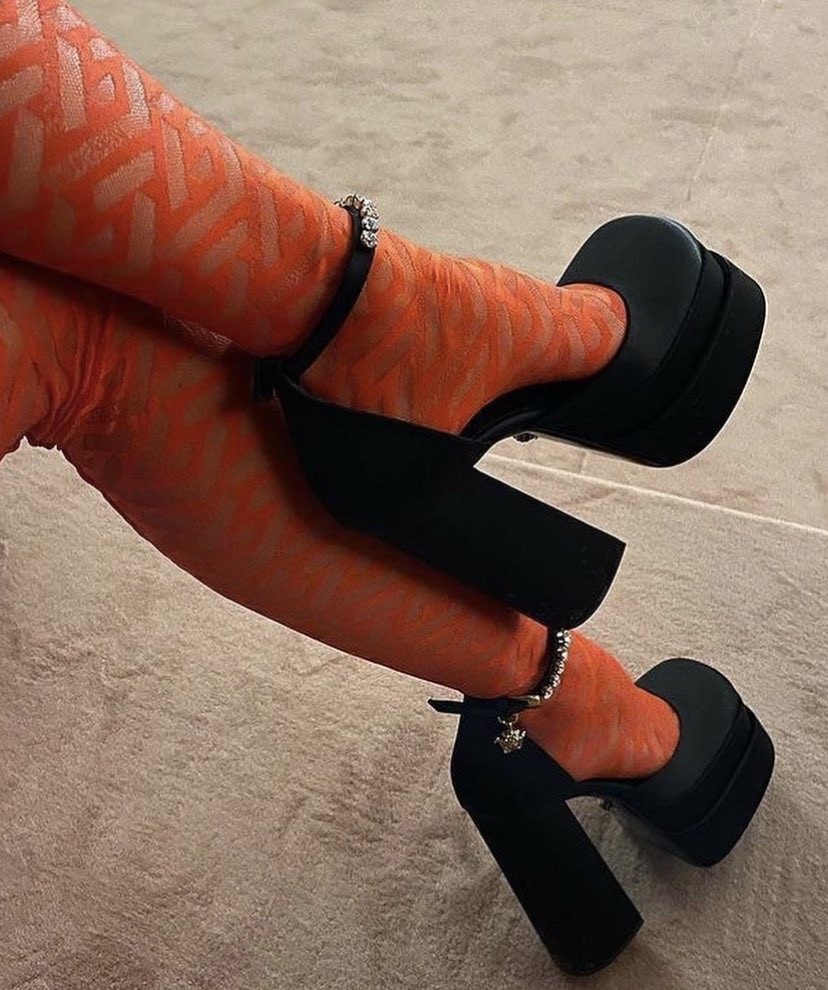 badestoutfit's tweet image. 