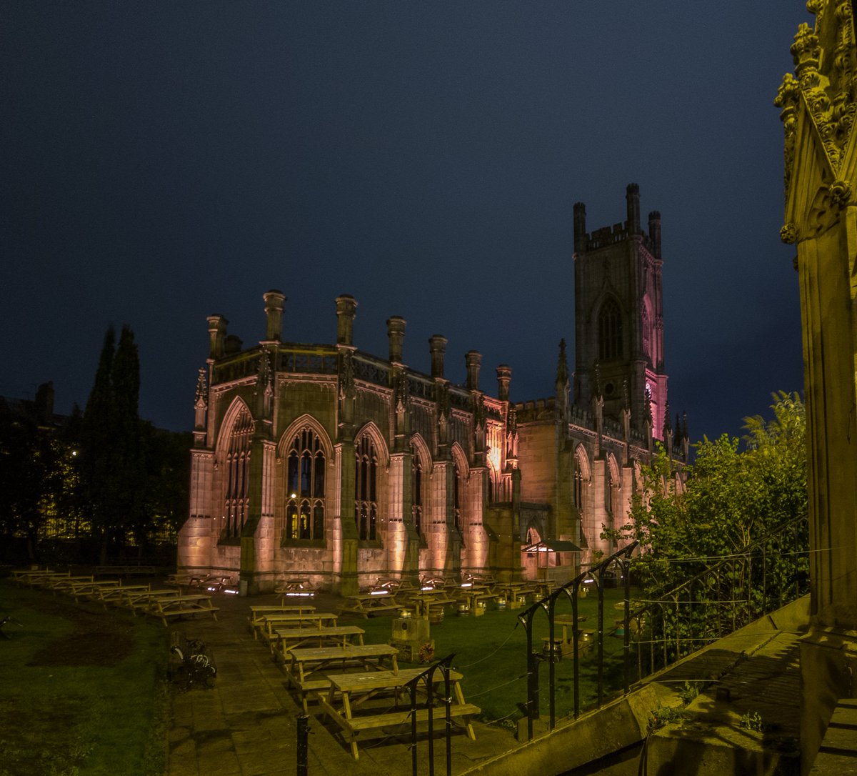 St Luke's, AKA the bombed out church, shot Saturday night on my galaxy S20 using a 1s exposure for each shot.

@LiverpoolVista @PicsOfLpool @Beau_Liverpool @angiesliverpool @lensliverpool @BombedOutChurch